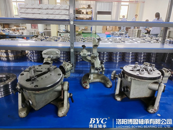 1630372715450782.jpg 交叉滾子軸承裝配.jpg