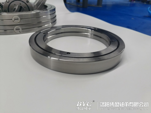 1630372721328192.jpg 精密交叉滾子軸承生產(chǎn)廠家.jpg